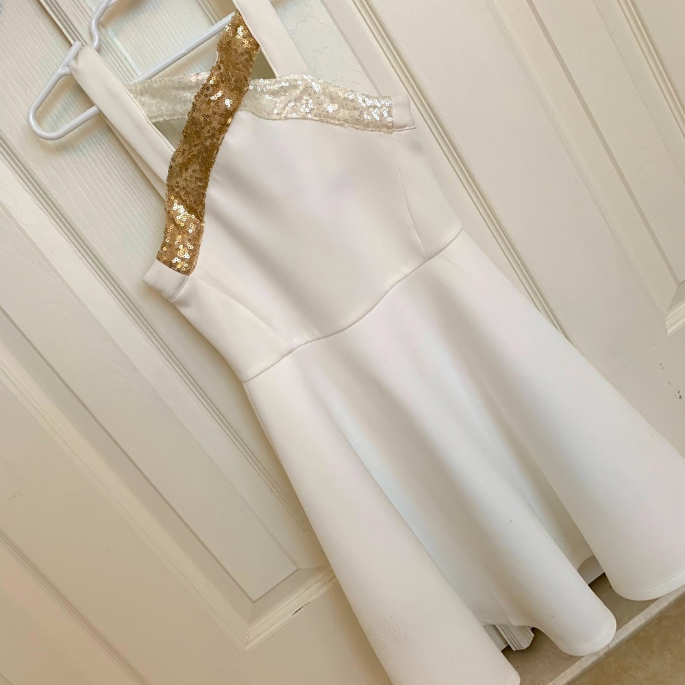 Girls size 10 white party dress. Great condition.